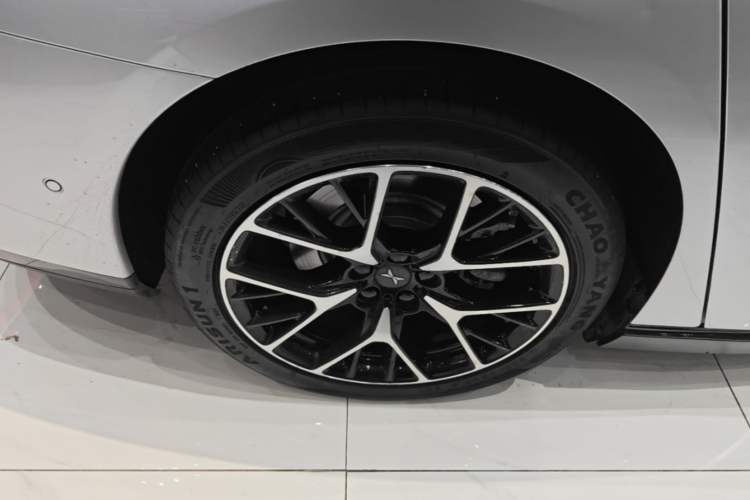 Used XPeng P7 2023 P7i 610 Max Performance Edition Right Rear Wheel Hub