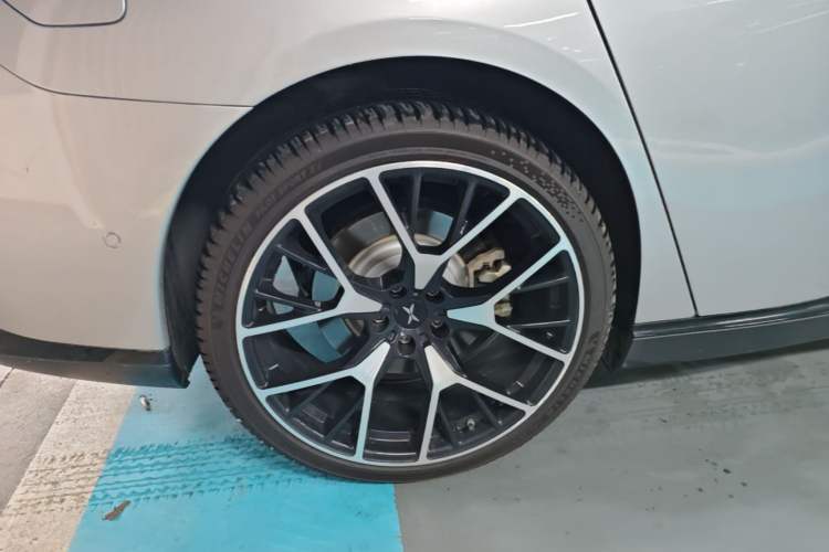 Used XPeng P7 2023 P7i 702 Max Right Rear Wheel Hub