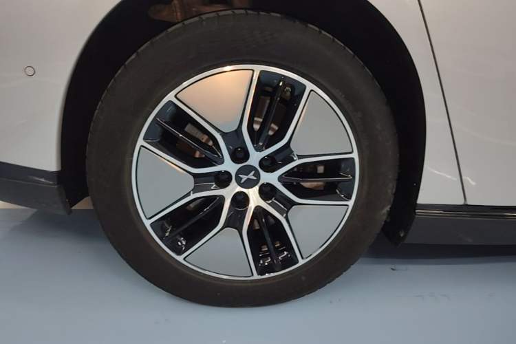 Used XPeng P7 2023 P7i 702 Pro Right Rear Wheel Hub