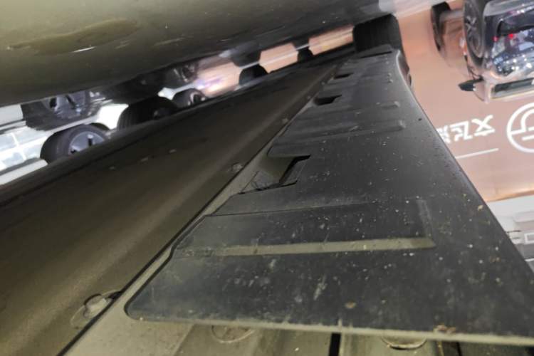 Used XPeng P7 2023 P7i 610 Max Performance Edition Right Side Sill