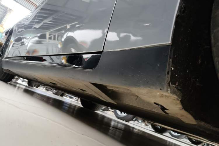 Used XPeng P7 2023 586E Right Side Sill
