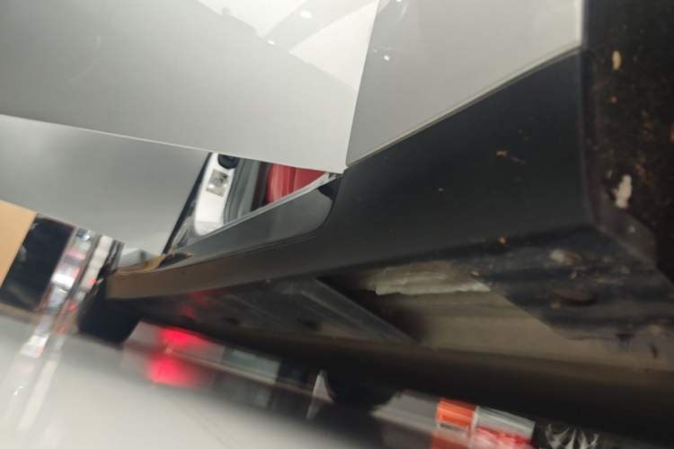 Used XPeng P7 2023 P7i 610 Max Performance Edition Right Side Sill