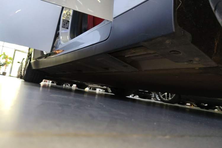 Used XPeng P7 2023 P7i 702 Pro Right Side Sill