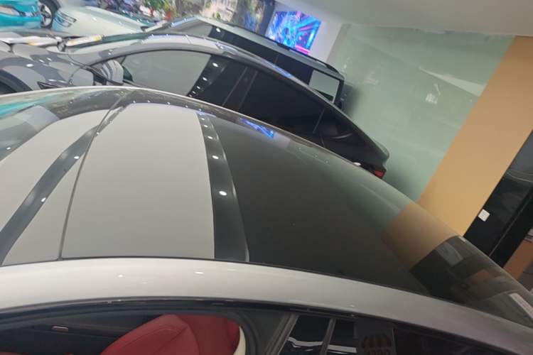 Used XPeng P7 2023 P7i 610 Max Performance Edition Roof