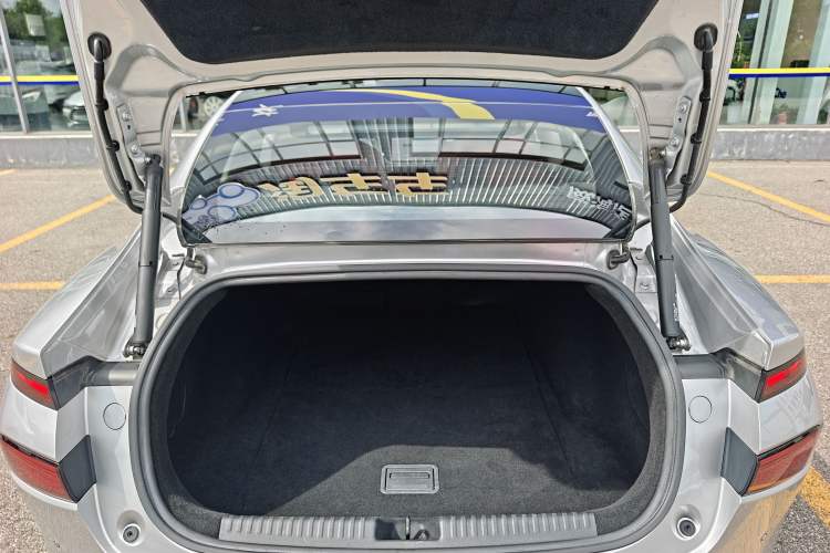Used XPeng P7 2023 P7i 702 Max Trunk