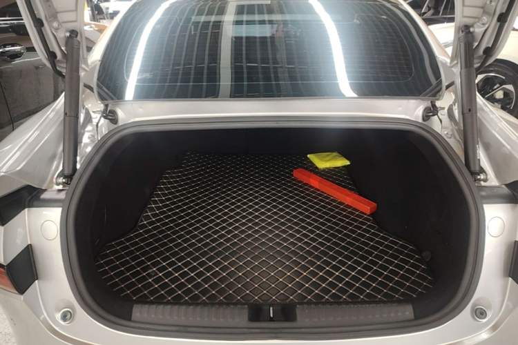 Used XPeng P7 2023 P7i 702 Pro Trunk