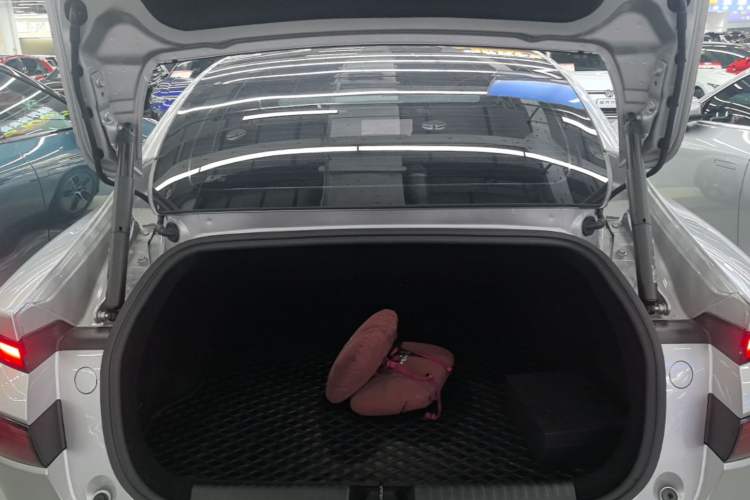 Used XPeng P7 2023 P7i 702 Pro Trunk