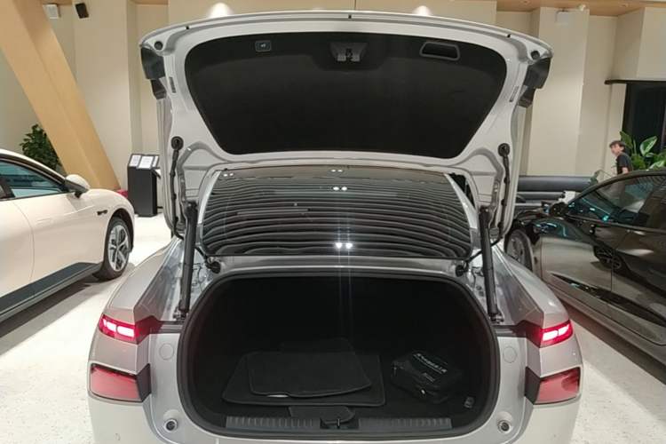 Used XPeng P7 2023 P7i 702 Pro Trunk