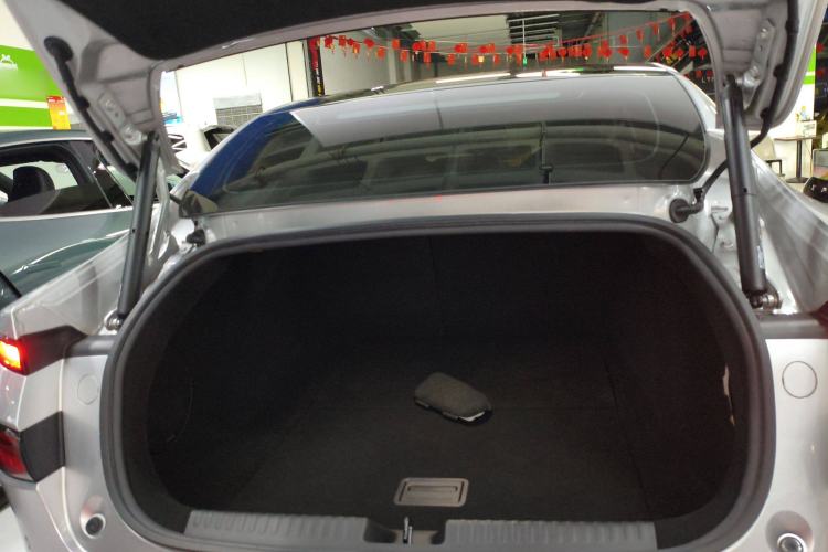 Used XPeng P7 2023 P7i 610 Max Performance Edition Trunk