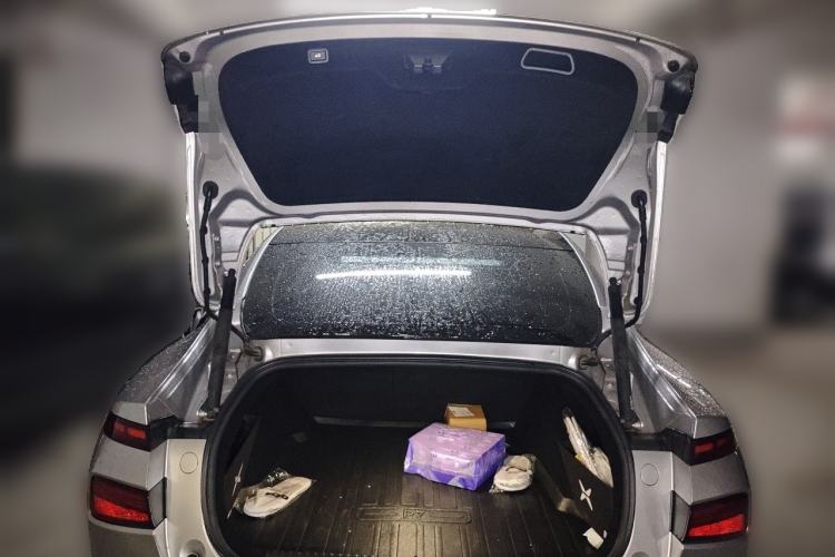 Used XPeng P7 2023 P7i 610 Max Performance Edition Trunk
