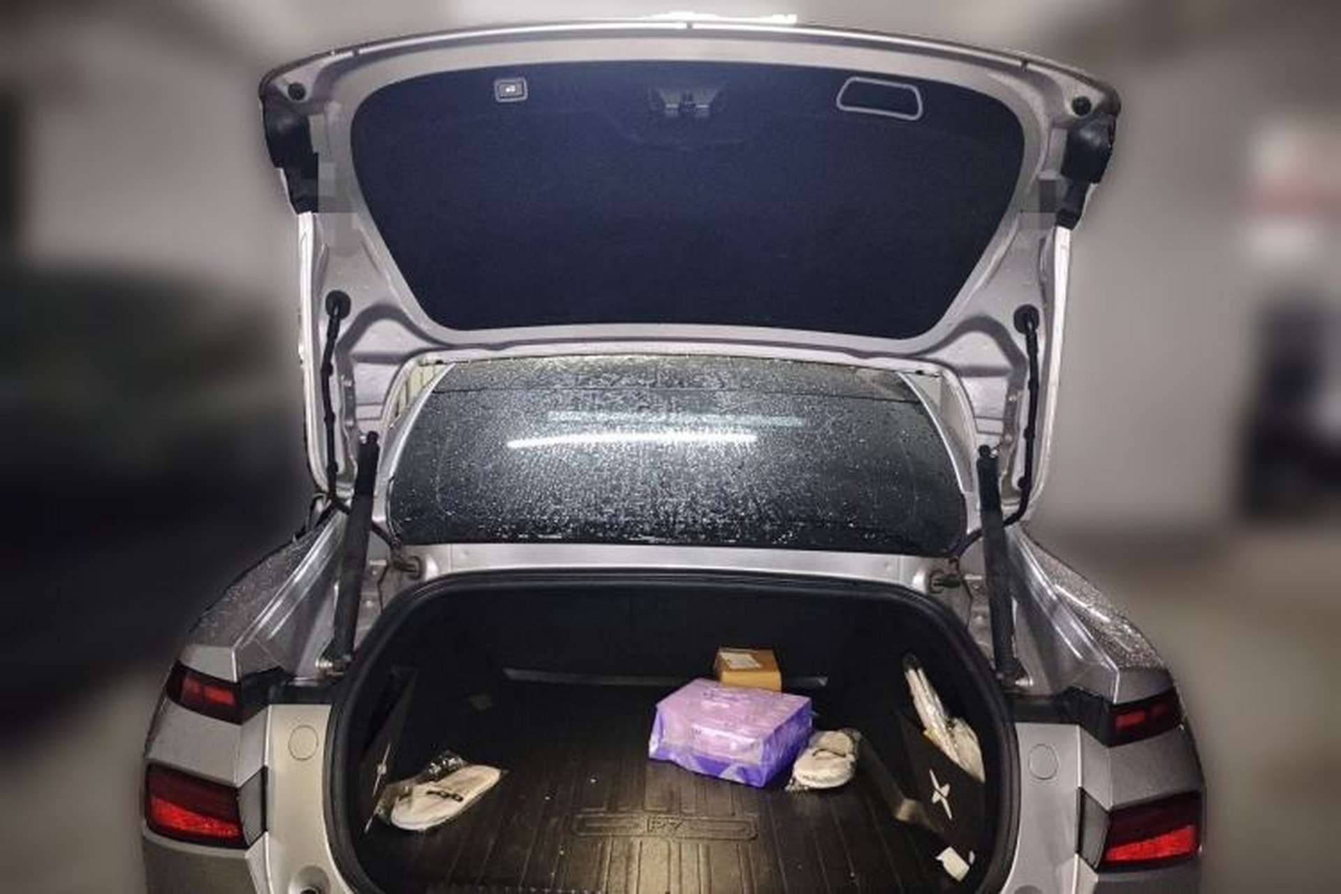 Used XPeng P7 2023 P7i 610 Max Performance Edition Trunk