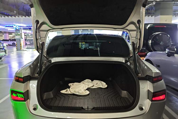 Used XPeng P7 2023 P7i 702 Pro Trunk
