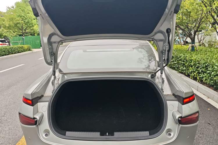 Used XPeng P7 2023 586E Trunk