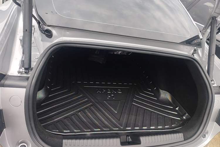 Used XPeng P7 2023 P7i 702 Pro Trunk