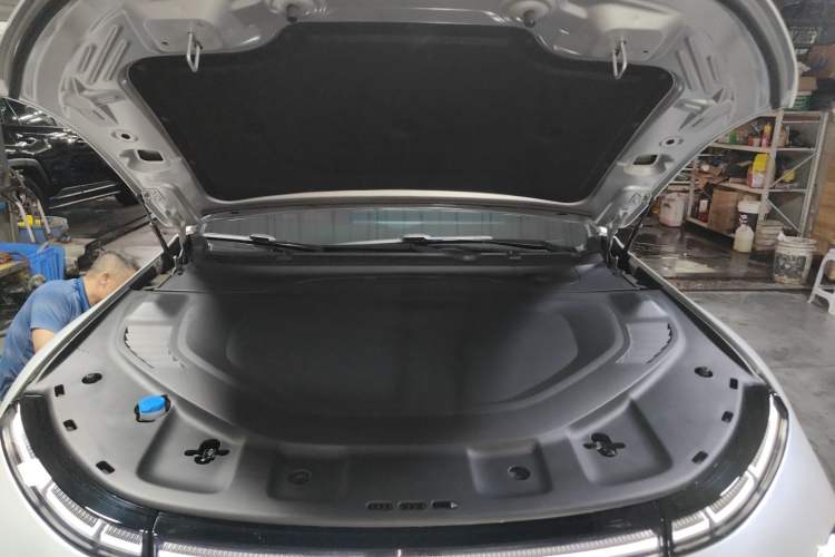 Used XPeng P7 2023 P7i 702 Max Engine Bay