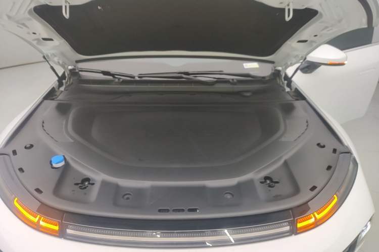 Used XPeng P7 2023 P7i 702 Max Engine Bay