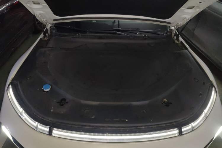 Used XPeng P7 2023 P7i 702 Max Engine Bay