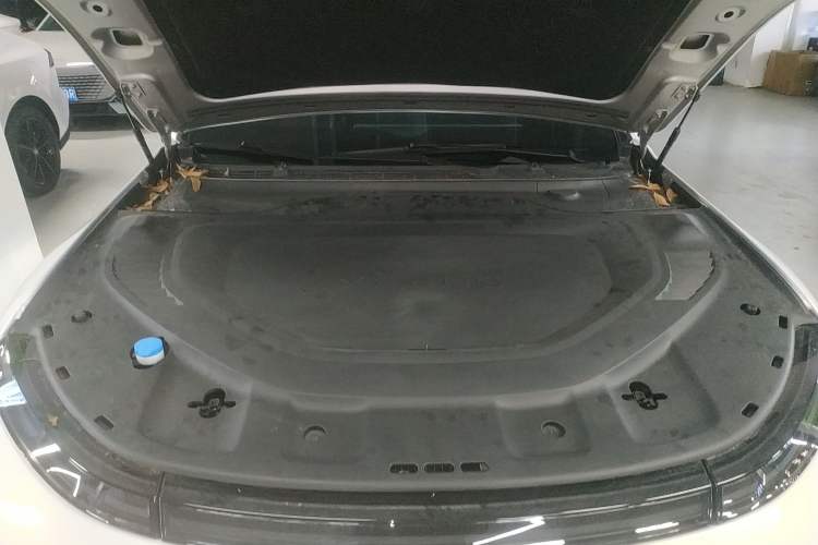 Used XPeng P7 2023 P7i 702 Pro Engine Bay