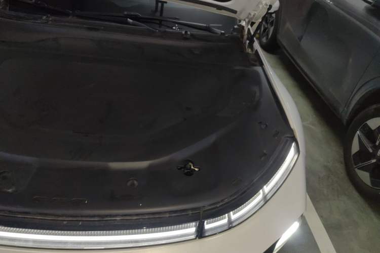 Used XPeng P7 2023 P7i 702 Max Engine Bay Left