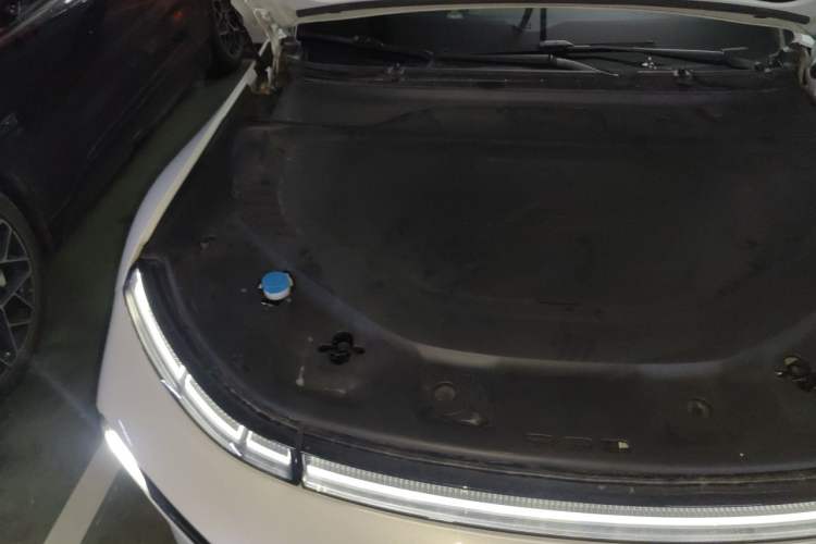 Used XPeng P7 2023 P7i 702 Max Engine Bay Right