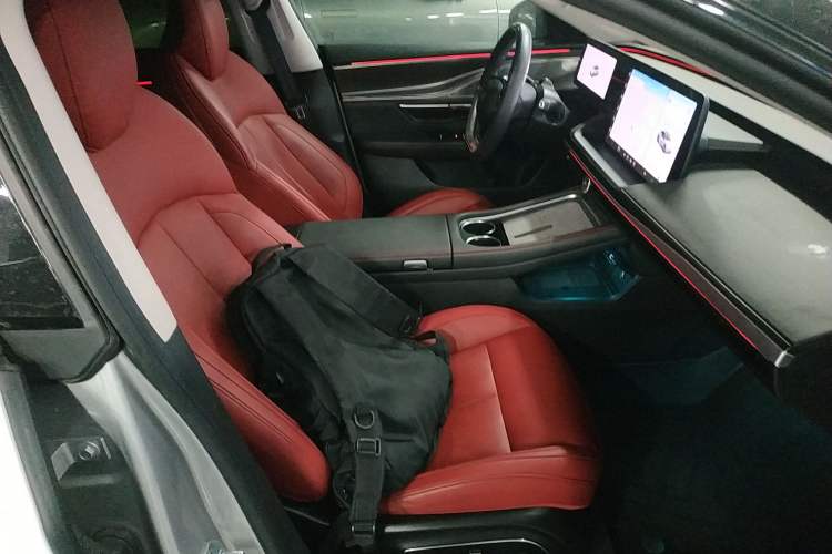 Used XPeng P7 2023 P7i 610 Max Performance Edition Right Front Seat