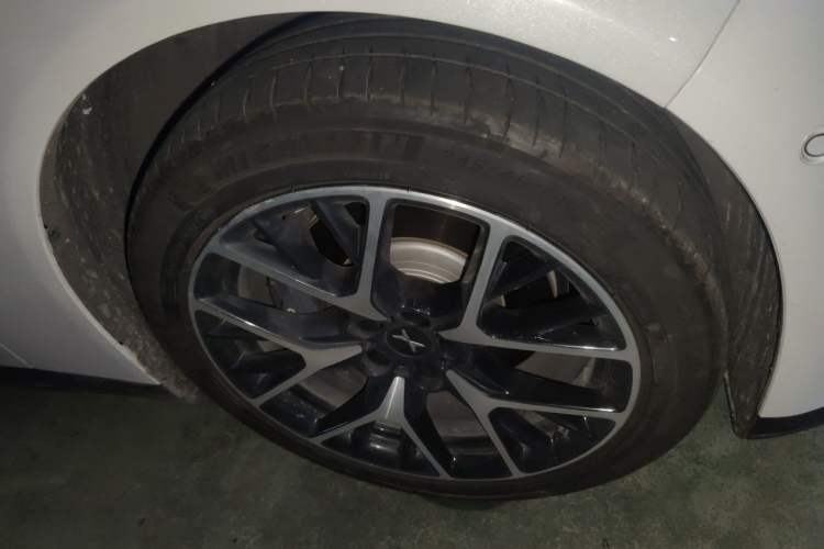 Used XPeng P7 2023 P7i 702 Max Right Front Wheel Hub