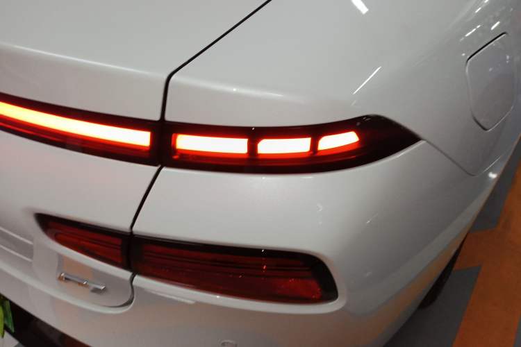 Used XPeng P7 2023 P7i 702 Max Right Rear Taillight