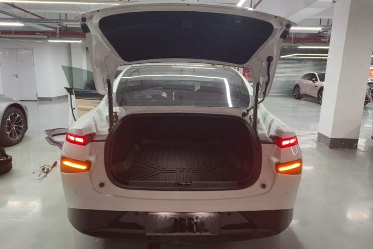 Used XPeng P7 2023 586E Trunk