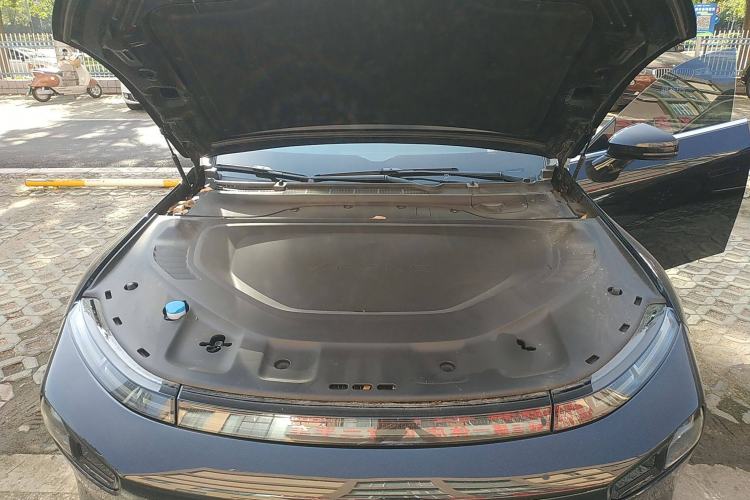 Used XPeng P7 2024 P7i 550 Max Engine Bay