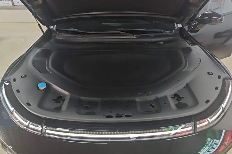 Used XPeng P7 2024 P7i 550 Pro Engine Bay