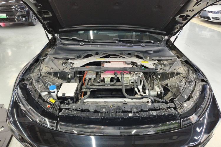Used XPeng P7 2024 P7i 550 Max Engine Bay
