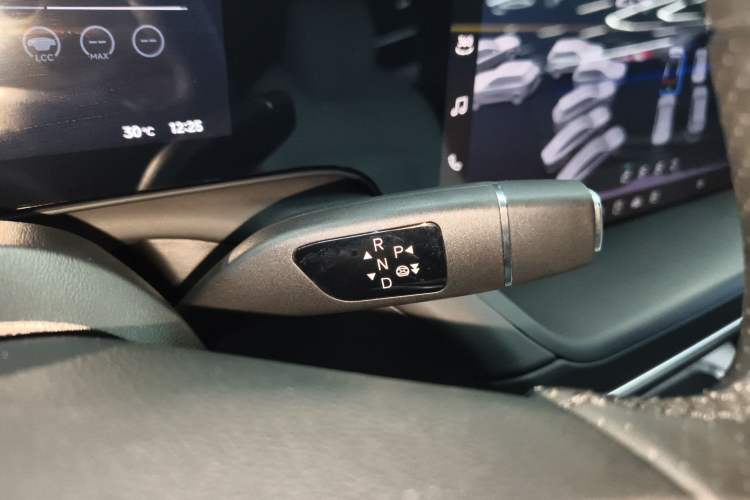 Used XPeng P7 2024 P7i 550 Max Gear Lever