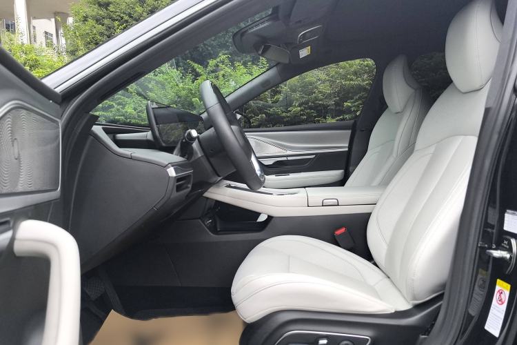 Used XPeng P7 2024 P7i 550 Max Interior 1