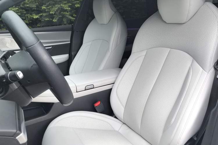 Used XPeng P7 2024 P7i 550 Max Interior 4