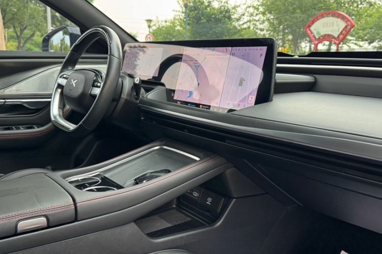 Used XPeng P7 2024 P7i 550 Pro Interior 6