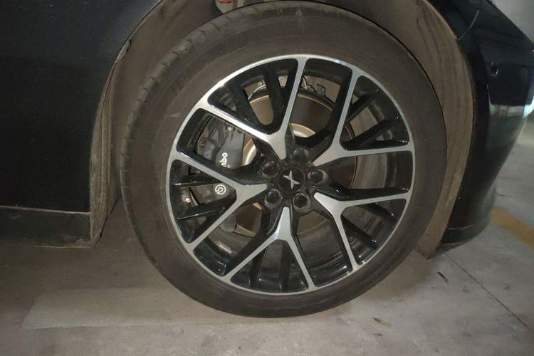 Used XPeng P7 2024 P7i 550 Pro Right Front Wheel Hub