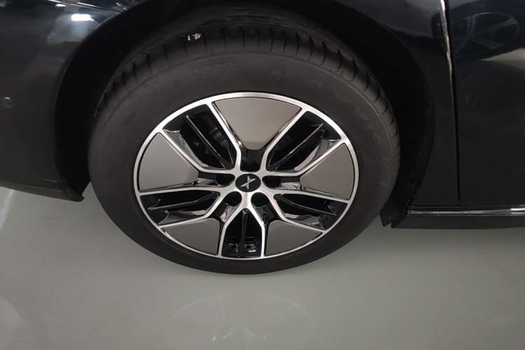 Used XPeng P7 2024 P7i 550 Pro Right Rear Wheel Hub