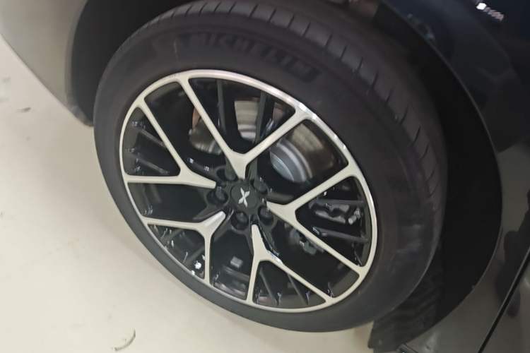 Used XPeng P7 2024 P7i 550 Pro Right Rear Wheel Hub