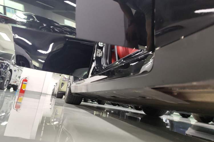 Used XPeng P7 2024 P7i 550 Pro Right Side Sill