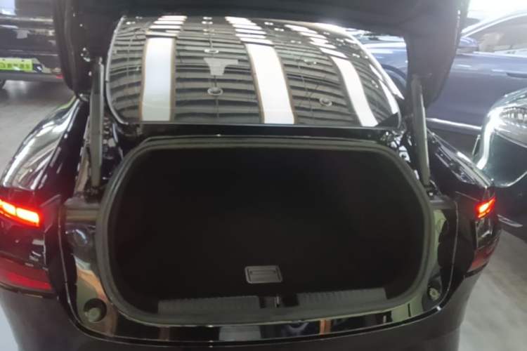 Used XPeng P7 2024 P7i 550 Pro Trunk