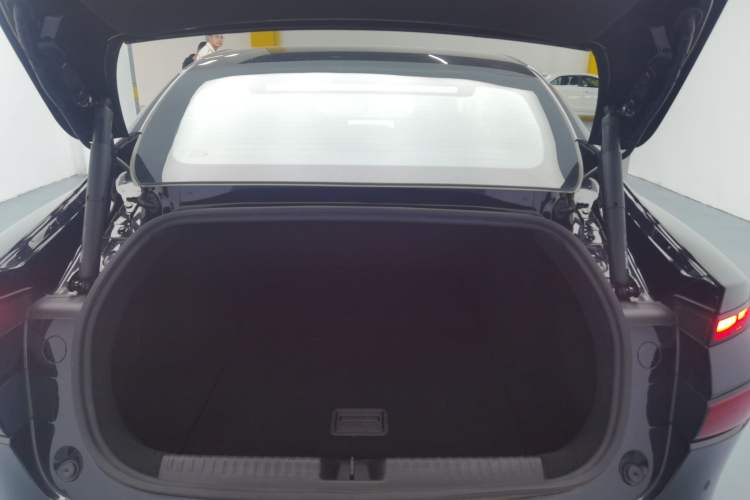 Used XPeng P7 2024 P7i 550 Pro Trunk