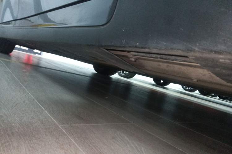 Used XPeng P7 2024 P7i 550 Max Right Side Sill