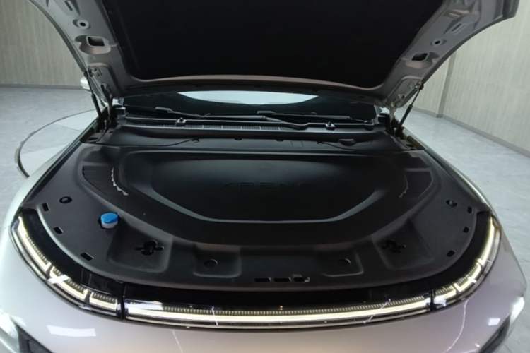 Used XPeng P7 2024 P7i 550 Pro Engine Bay