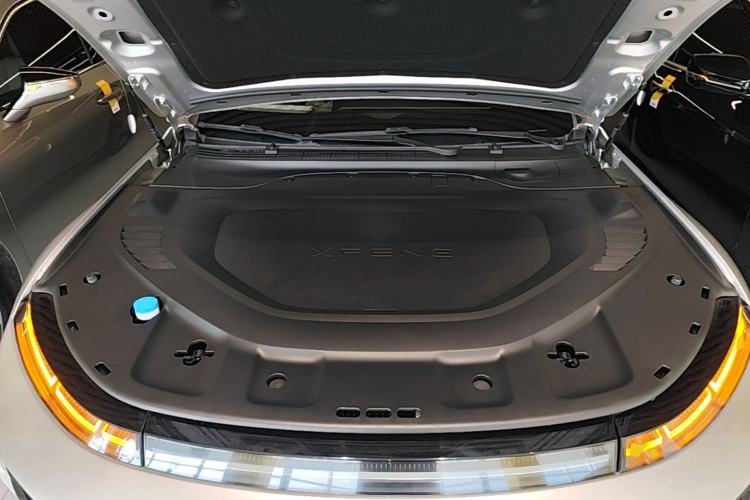 Used XPeng P7 2024 P7i 550 Pro Engine Bay