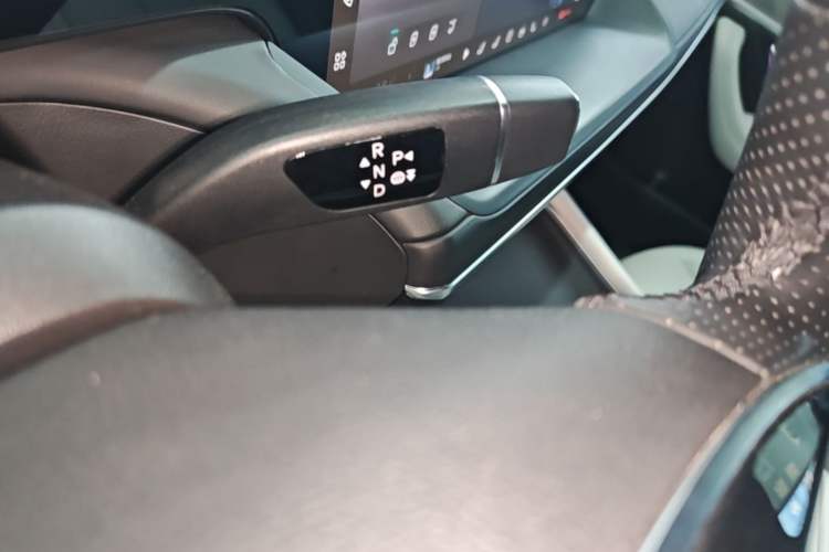 Used XPeng P7 2024 P7i 550 Max Gear Lever