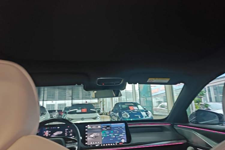Used XPeng P7 2024 P7i 550 Max Headliner