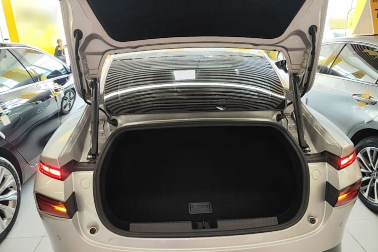 Used XPeng P7 2024 P7i 550 Pro Trunk