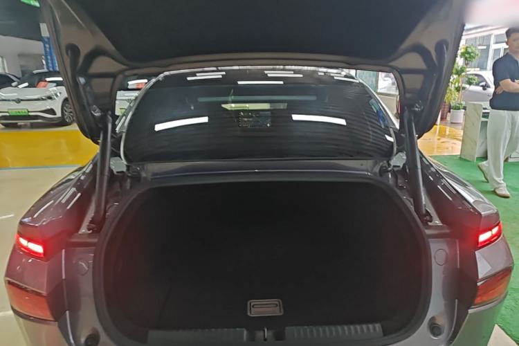 Used XPeng P7 2024 P7i 550 Max Trunk