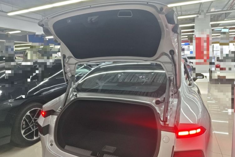 Used XPeng P7 2024 P7i 550 Pro Trunk