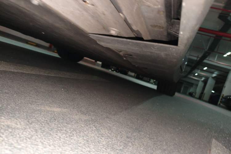 Used XPeng P7 2024 P7i 550 Max Chassis Front Left